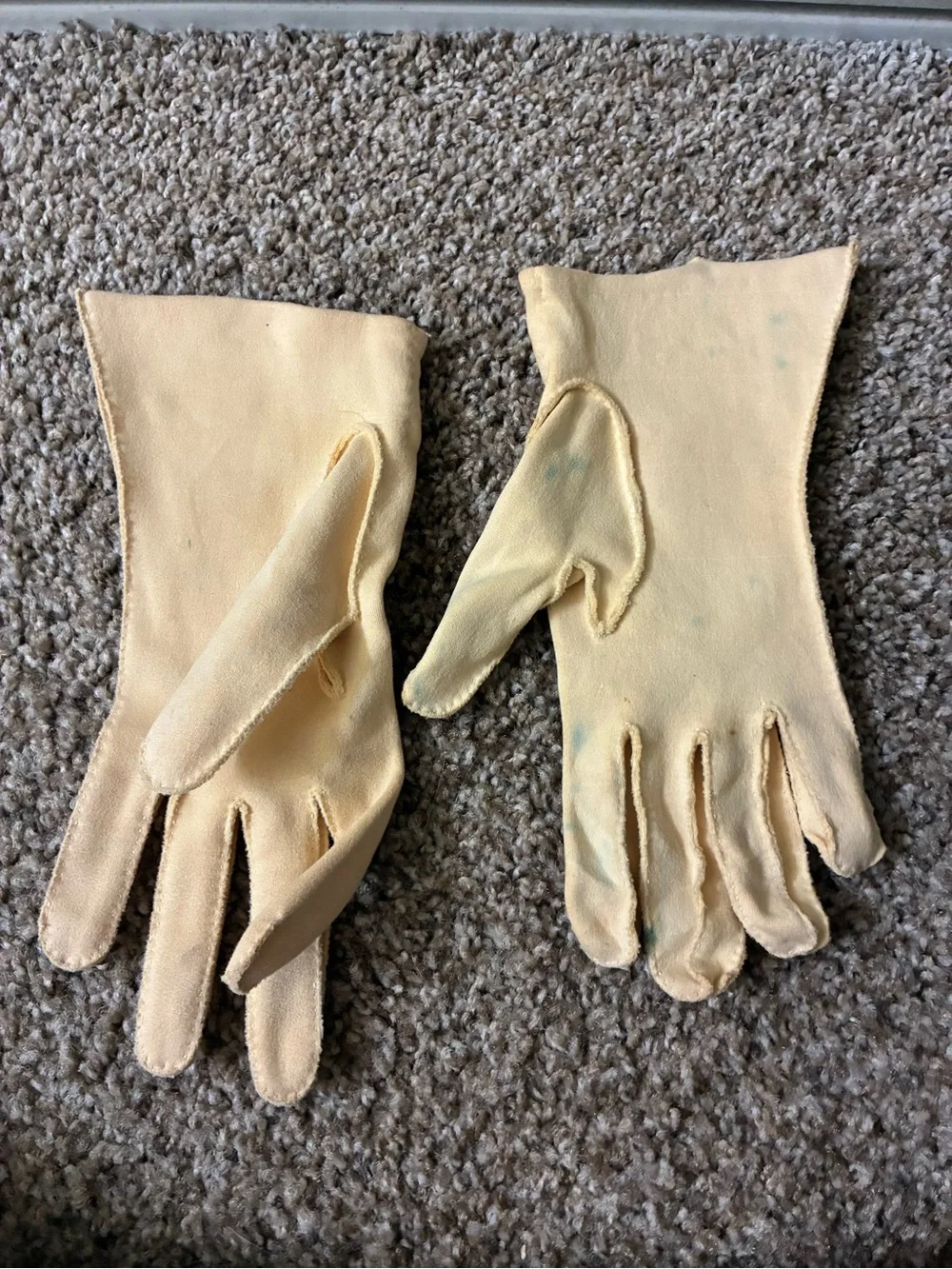 Vintage Cream Ladies Gloves with Button Detail